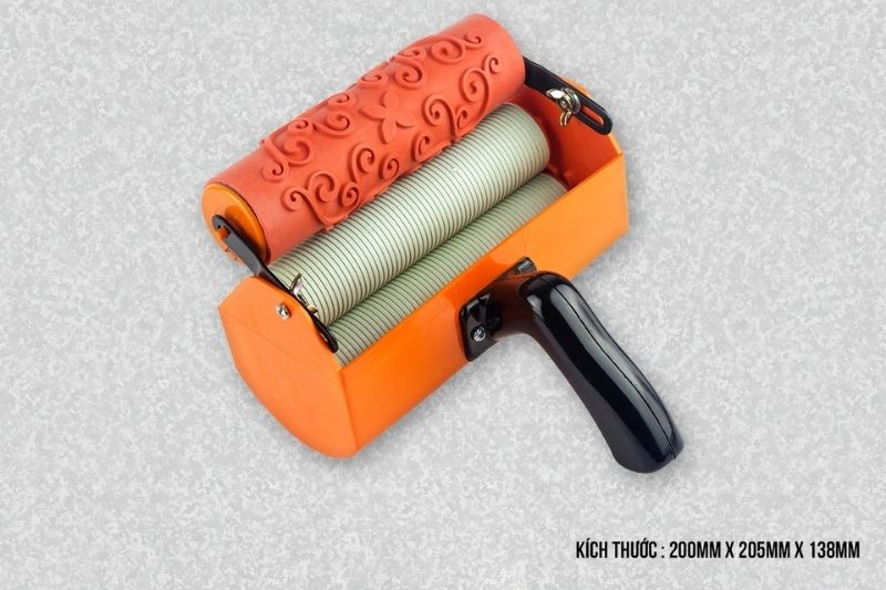 con lăn sơn hoa văn trên tường