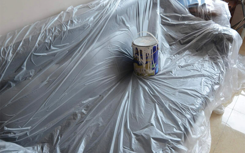 khử mùi sơn dầu trong phòng bằng cách che đồ nội thất